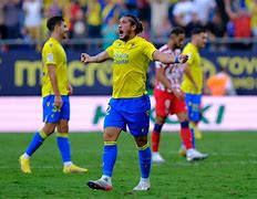 巴列卡诺后卫连场斩获，帮助球队保级的简单介绍