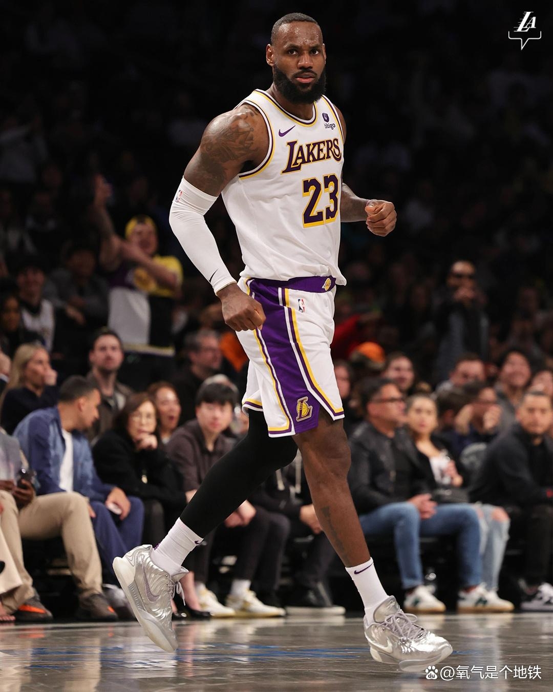 关于詹姆斯赛事官方发布险胜新规，篮网引发争议！的信息