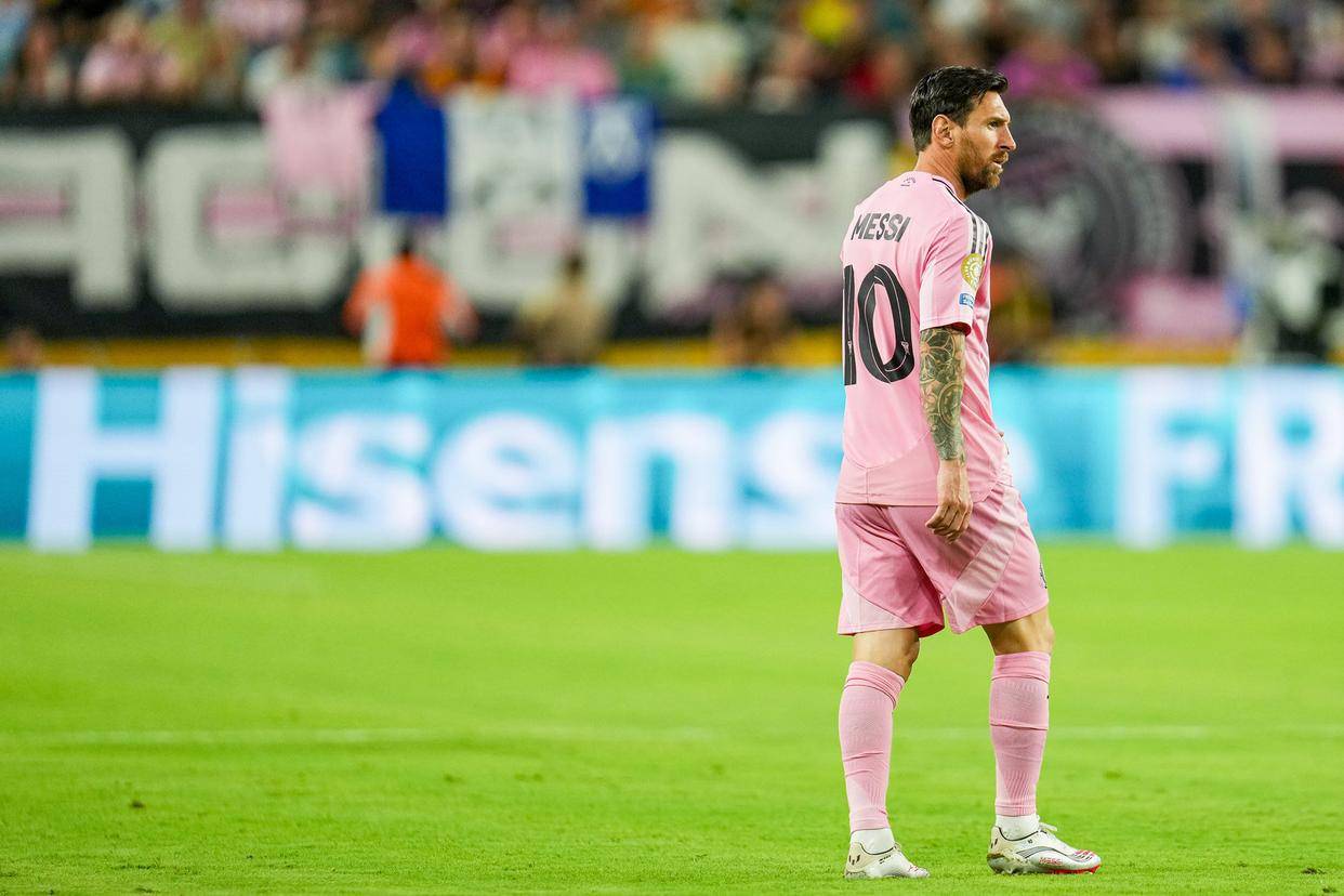 包含梅西回归回归闪耀表现，凯尔特人球迷集体呐喊的词条