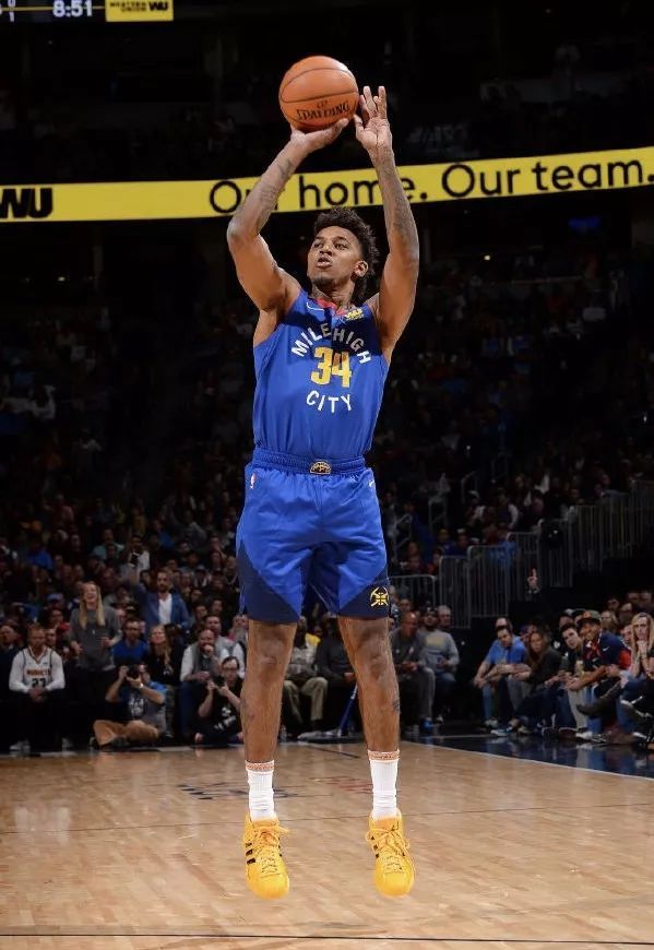 字母哥在勇士比赛中出色防守，出色防守引发热议！的简单介绍